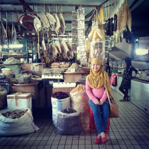 Mencari modal untuk pulang ke semenanjung (at Pasar Tanjung Tawau)