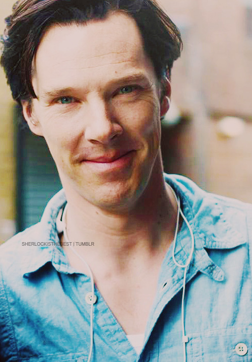quintobatchh:

sherlockisthebest:

x

Just look at him, isn’t be perfect 
