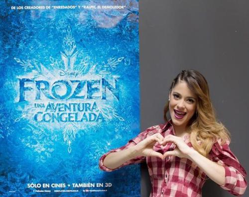 Martina interpreta Libre Soy, la canción de Frozen Una Aventura Congelada