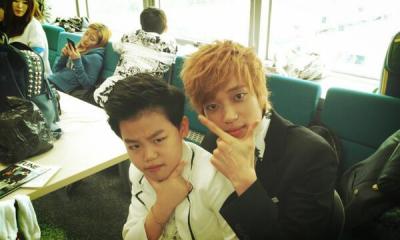[TRANS] Lillhwang (twitter): Before the sbs Inkigayo live broadcast with Teen Top Niel hyungsbs ^~^vV

trans cr: oursupaluv/twitter
