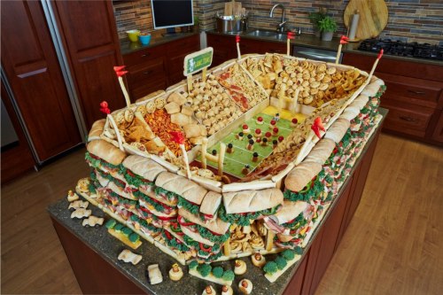 d-0nut:

memewhore:

Just a few snacks for the Superbowl, nbd.

oh my god
