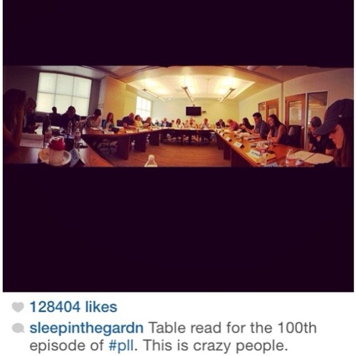 Behind the scenes of Season 5 Episode 5 aka the 100th episode table read! We know that all the liars will be in the episode including Alison also Mona, Jenna, Ezra and Caleb have been confirmed! #pll #pllseason5 #prettylittleliars #prettylittleliarsspoilers #prettylittleliarshints #prettylittleliarsseason5
