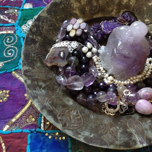 #buddha #buddah #purple #lavender #amethyst #india #turkishplate #old #vintage #antique #interior #jewelry #accessories  #vignette #style