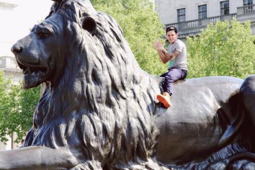 
@luke_brooks: Baby Daniel on his pet lion! 
