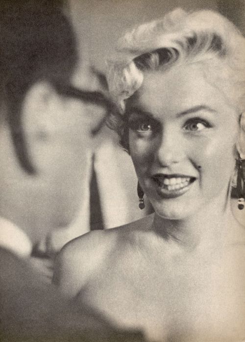 lovingmarilyn:

Marilyn, 1954


