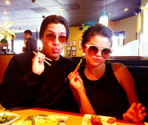 Selena and a friend at lunch yesterday.