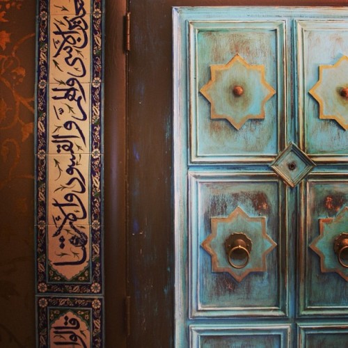 #bluedoor #aworkinprogress or #howtoruinadoor-2 :) #blue #moroccanstyle #door #moroccanstar #chinesedoorknockers #syriantiles #boho #bohemian #tribal #decor #interiordecor