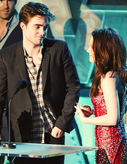 
“Could you fall in love with Kristen Stewart?”
“Oh yeah, she’s amazing” ♥
