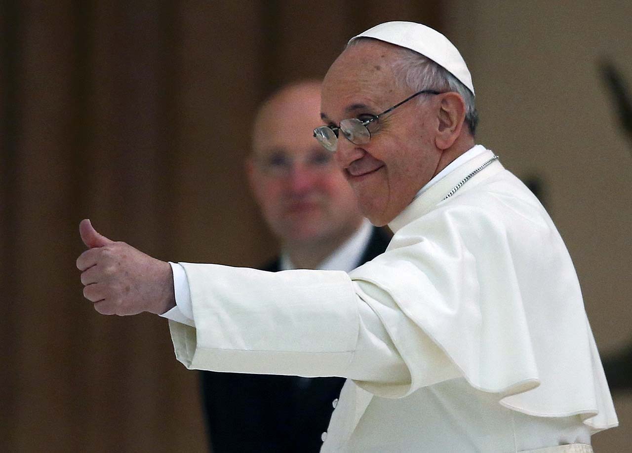 El Papa Francisco mantuvo una audiencia con periodistas de todo el mundo, que lo recibieron con una fuerte ovación.(AP)