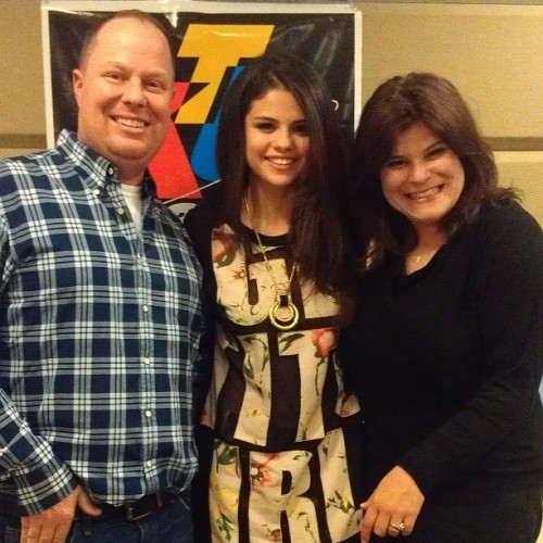 @Cindy_Vero:paulcubbybryant with me and the adorable Selena Gomez