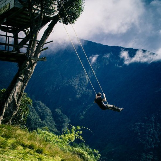 (via Awesome swing lets you soar over the edge of a bluff high above an Ecuadorian valley [11 pics] | 22 Words)