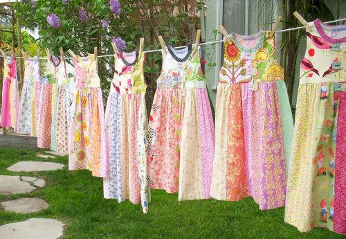 umla: robes corde à linge par Snappy boutique sur Flickr.