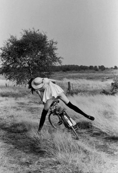 hoodoothatvoodoo:Jean-François Jonvelle'A Bicyclette'1980 - Bonjour Mesdames