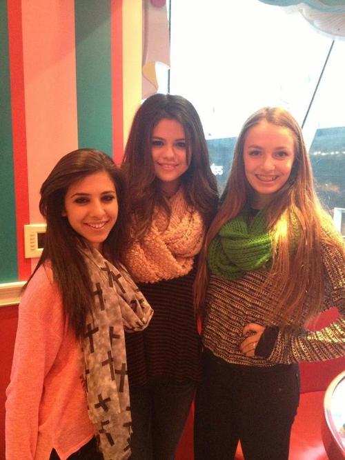 Raine and her friend Bella hanging out with @selenagomez @ her @unicefusa dessert party benefit. 