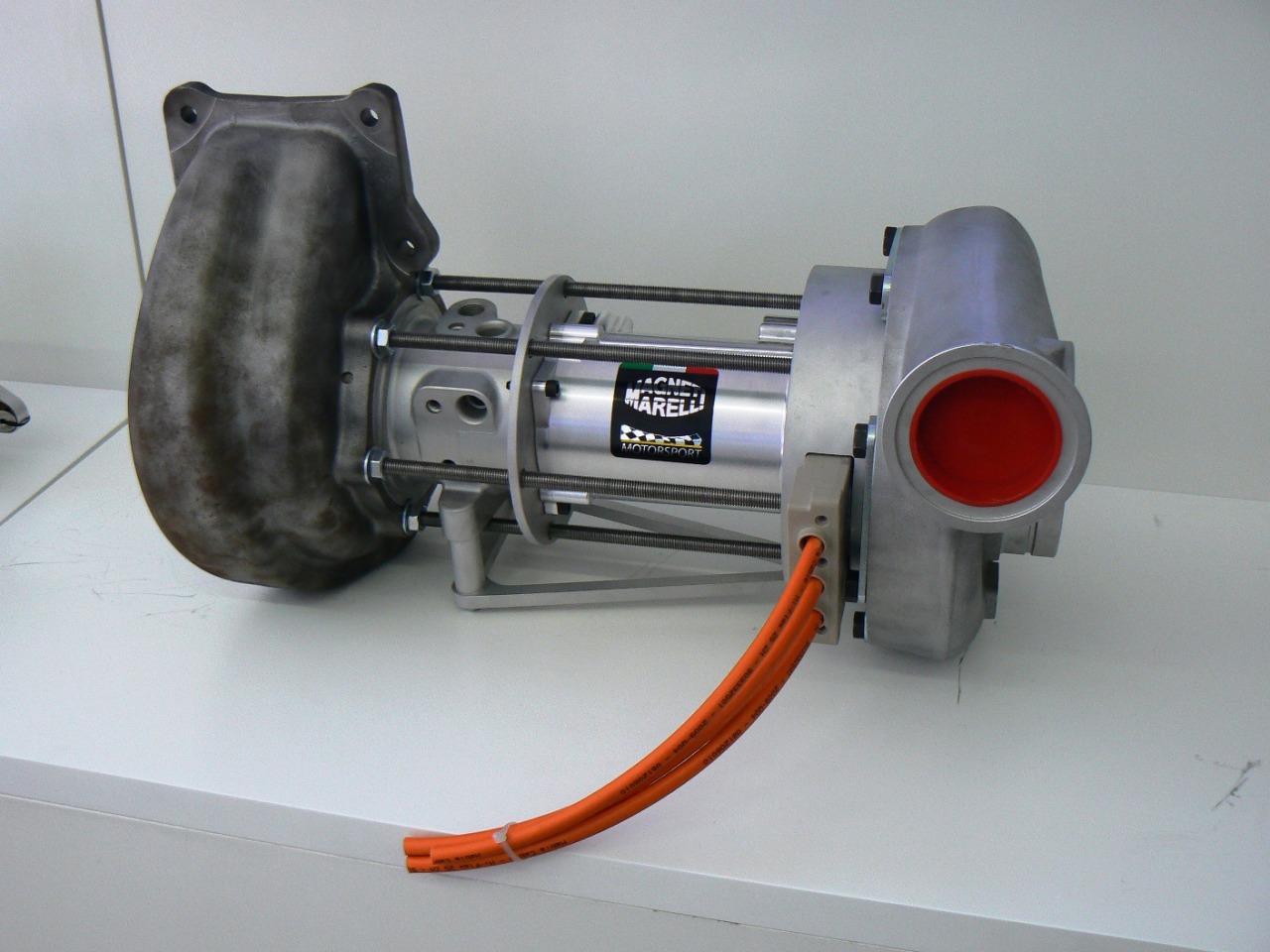 Unidades de Potencia 2014 - 1,6 V6 Turbo con ERS (TERS KERS)Los nuevos propulsores de 2014 han causado controversia desde que la FIA se había anunciado su…View Postshared via WordPress.com