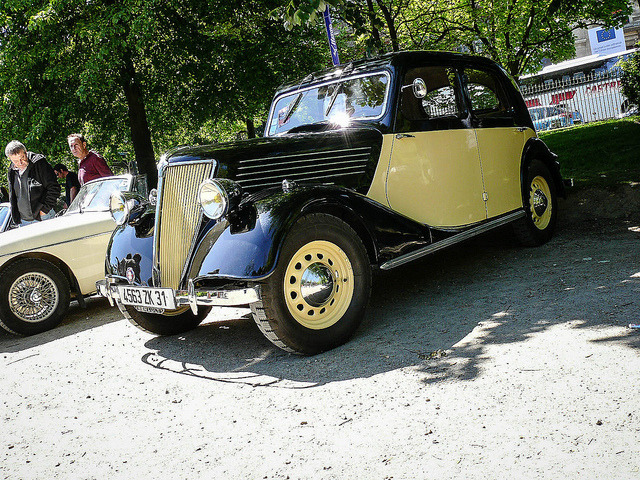 Renault Novaquatre on Flickr.Une Renault Novaquatre au jardin du Grand Rond