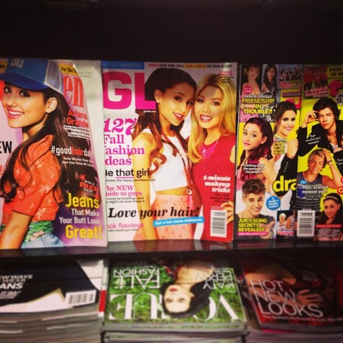 @frankiejgrande: Just SCREAMED when I saw my sis on the COVER of EVERY magazine in the teen section!!! AHH!! 😋