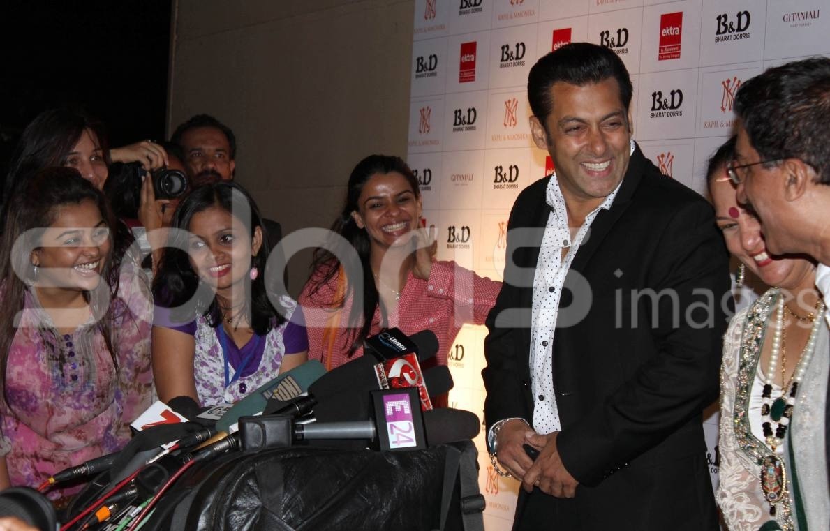 ★ Salman Khan at Bharat N Dorris Hair Styling and MakeUp Awards ! Tumblr_mm20hc7sMK1qctnzso2_1280