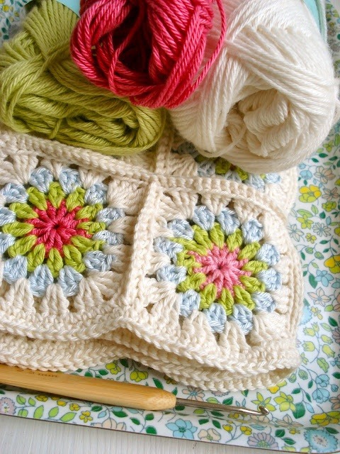 Pretty crochet colour inspiration from the German blog Freuleinmimi. 