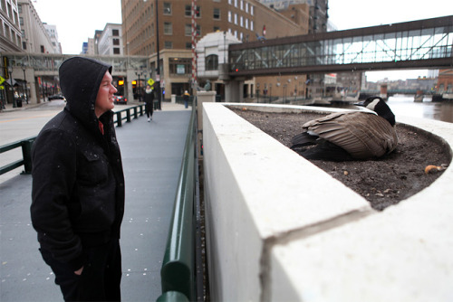 (via Canada Goose Nests on Downtown Milwaukee Bridge » Design You Trust – Design Blog and Community)