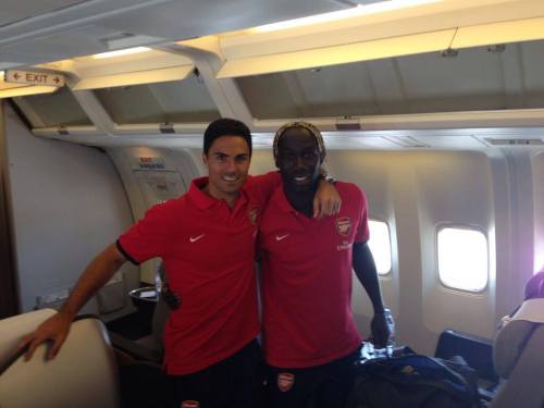 hasafc:

Miki and Bac On the plane
