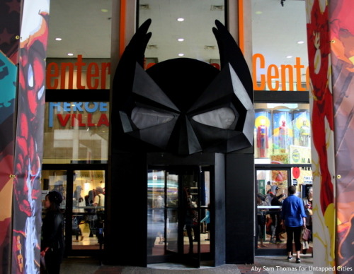 Comic Book Heroes And Villains Descend Upon Manhattan http://bit.ly/15piL5i