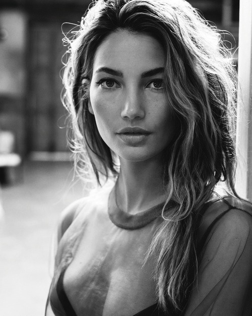 fear-is-needless:

forthosewhocravefashion:

Lily Aldridge

caleb’s wife is so pretty