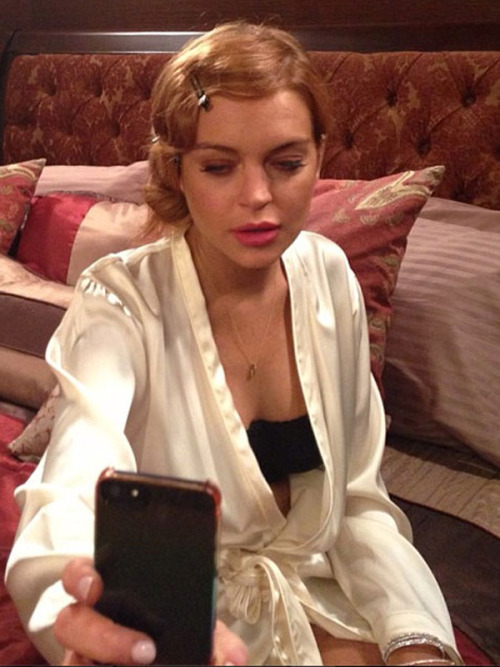 Lindsay Lohan Self Photo Twitpic&#8230;nd give credit where it&#8217;s due&#8230;she&#8217;s actually OnFyre in this shot&#8230;