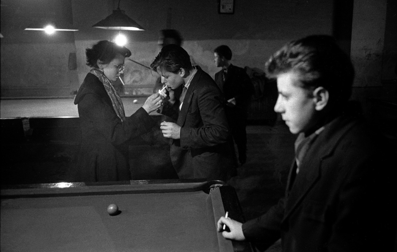 mpdrolet:

Teenagers, London, 1954
Frank Horvat