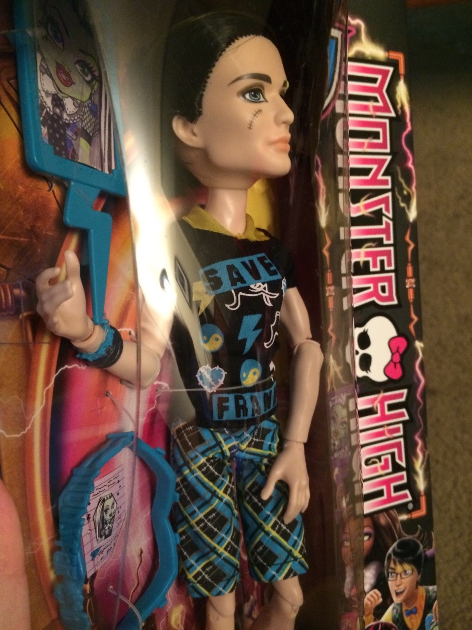 confessionsofamonsterhighaddict:

NEW FREAKY FUSION LINE

FOUND IN K-MART AUSTRALIA

LINE IS CALLED SAVE FRANKIE

CONSISTS OF DRACULAURA, CLAWDEEN AND JACKSON

PICTURED JACKSON JEKYLL