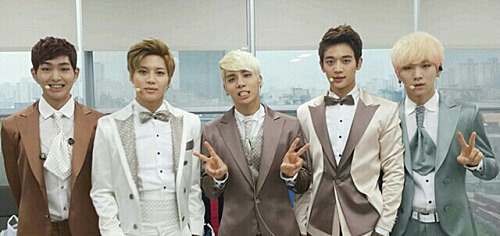 [PHOTO] Prince SHINee me2day update 130714 - 
오늘 상반기 결산 인기가요에서 ‘Dream Girl’ 어떠셨어요? 날씨도 궂은데 저희와 함께 해 주셔서 정말 감사 드리고, 여러분 사랑에 너무 행복합니다! 앞으로도 계속 많이 응원해 주시고, 여름비 많이 오니까 항상 우산 챙기셔서 비 조심 하세요!^^
How was today’s ‘Dream Girl’ on inkigayo`s first half of the year closure performance? The weather was stormy but we are thankful for you all who stood together with us, and grateful for everyone’s love! Keep giving us many love and support, there seem to be much summer rain so do always remember to bring an umbrella with you, be careful of the rain!^^
Credit: SHINeeme2day
Translation : Forever_SHINee [5]