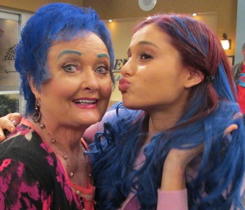 @mareecheatham: A big virtual hug from the little ole blue haired ladies! Did everyone have a good time @SamAndCat @NickelodeonTV&#160;?