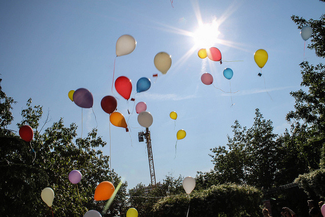 99 Luftballons on Flickr.Ballons lancés par les enfants lors de la fête autour du monde le week end dernier aux Minimes
