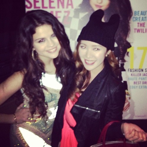 
michellefawn: Selena Gomez says hi!!!! @coach @nylonmag
