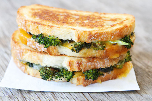 phoods:

(via Roasted Broccoli Grilled Cheese | Grilled Cheese Sandwich | Two Peas &amp; Their Pod)