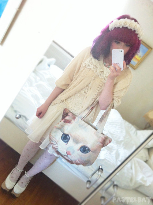 Wearing my new dress which you can get from here and I have cats on my tights but you can&#8217;t see that very well..(*´・ｖ・)