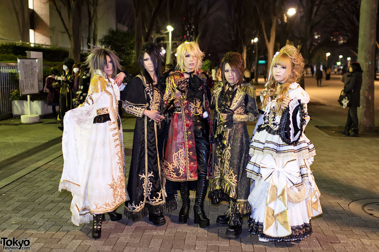 tokyo-fashion:

Just posted a bunch of fan fashion snaps from the Versailles farewell concert at NHK Hall in Tokyo.
