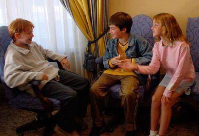 stefito0o:  plomrose:  thatdarnguythere:  For Harry Potter people, a photo of the first day the trio met.   They are so cute *_*