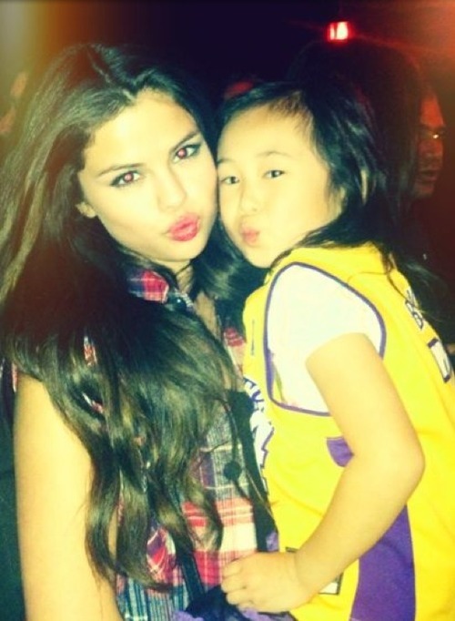 @selenagomez: Almost kidnapped a fan last night.. I can&#8217;t handle how cute she was. I took at least 40 pics of us. Lol 
