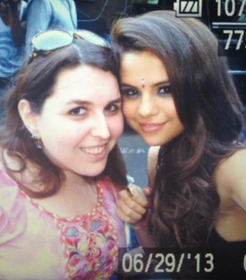 @AlliHeathe:I will never get a non selfie photo with @selenagomez but at least I got to meet her again :)
