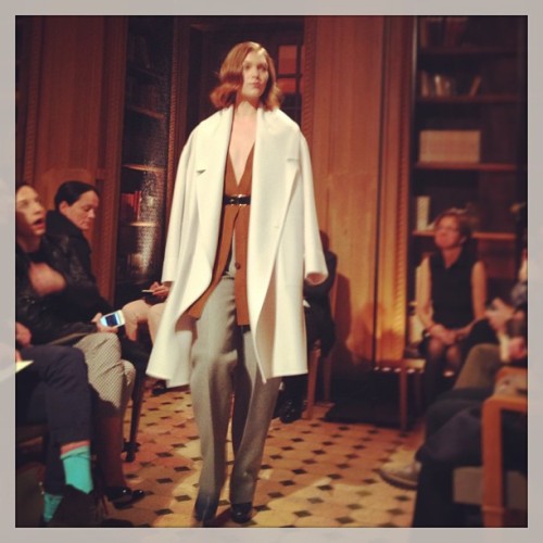 Some serious shoulder robing going on here #pfw #hermes #ArizonaMuse