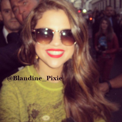 @blandine_pixie: Omg yesterday I saw Selena :’) #SelenaGomez #NRJ #Studio #Paris #smile #perfect #love #selenator #TeamSelena