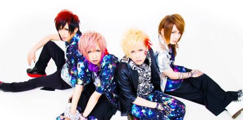 EVE’s new look &amp; new maxi single 「Divergence」 @ 2013/08.07:  01.Divergence　 02.エーテル　 03.泡沫 + PV