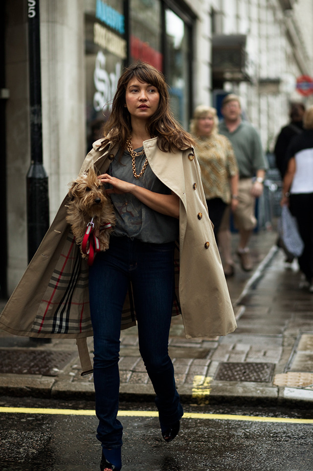 JO

Photographed by The Sartorialist in London 