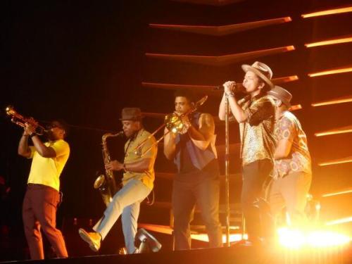 bmars-news:  &#8221;@.Koralie_Potvin: AWESOMEEE SHOW! @.BrunoMars thanks a lot from all of us!! please, be back in Québec really soon! love youxx #FEQ ❤"