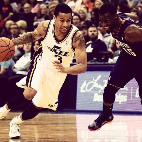 michiganathletics<br />@Trey_Burke3 becomes first player in franchise history to win multiple Rookie of the Month awards (Dec ‘13/Jan ‘14) pic.twitter.com/TBaJ3mqKzP<br />— Utah Jazz (@utahjazz)<br />February 6, 2014<br /><br />