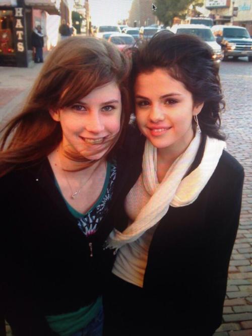 @maccktuckerr:Throwback 3 years ago to when I met Selena Gomez😂