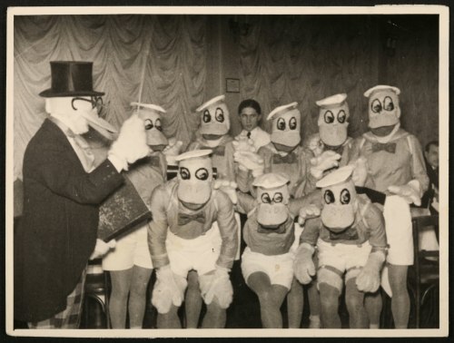 weirdvintage:

Serbian Donald Duck costumes, 1930s (via cartoonbrew)
