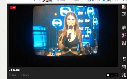 Selena presenting Taylor Swift&#8217;s performance &#8217;22&#8217;