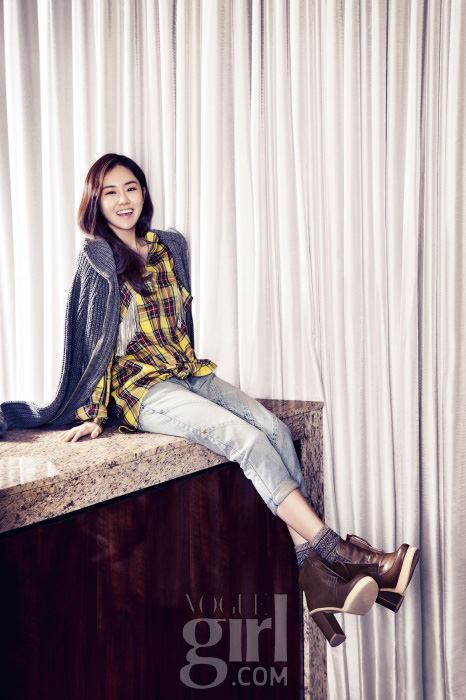 4minute&#8217;s Gayoon for Vogue Girl January 2013 p.4
 source : allkpop 